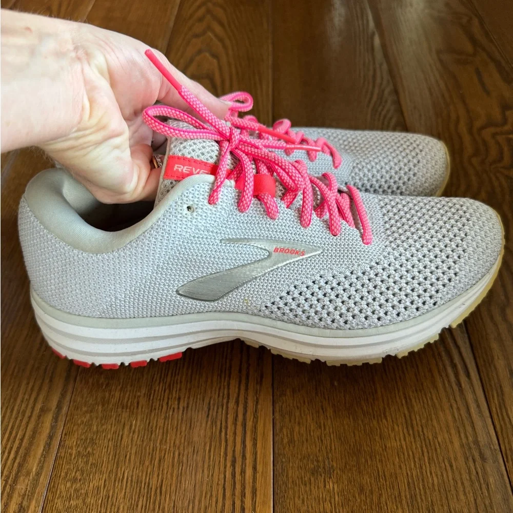 Brooks - Picture 2 of 4